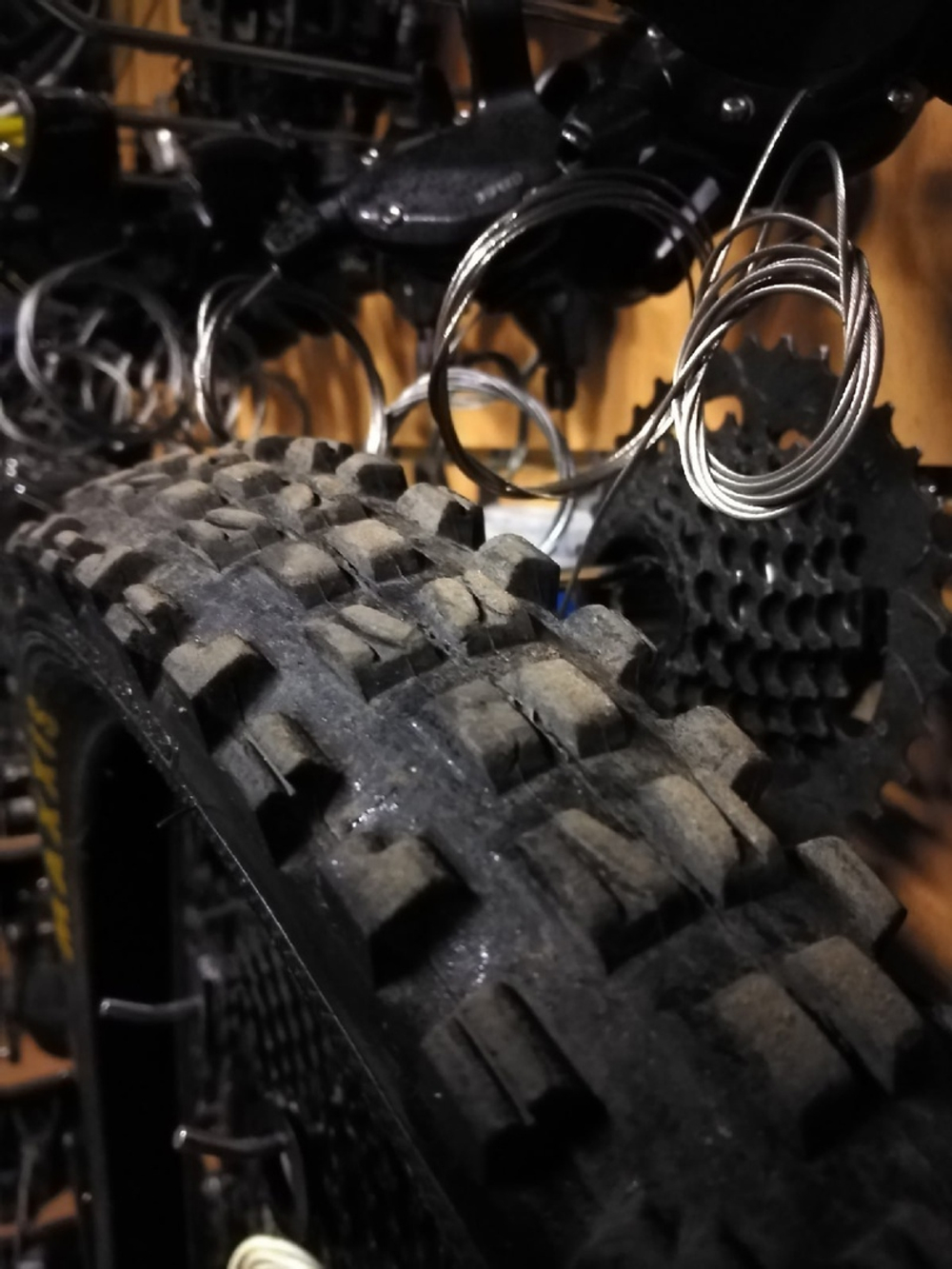 Покрышка Maxxis Minion DHF 26x2.4