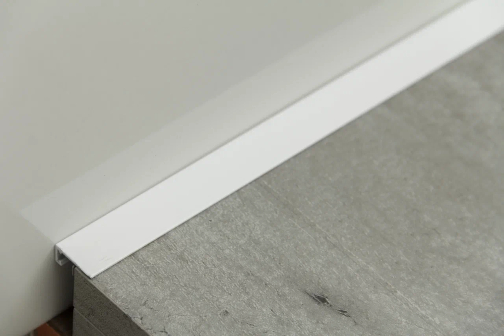 Микроплинтус НЕПЛИНТУС AL16X5-04 Белый 16х6х2000мм