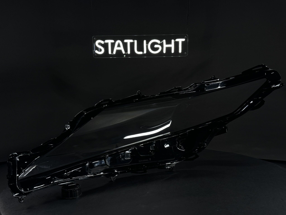 Правое стекло фары Toyota Camry XV70 рест 2017-2020