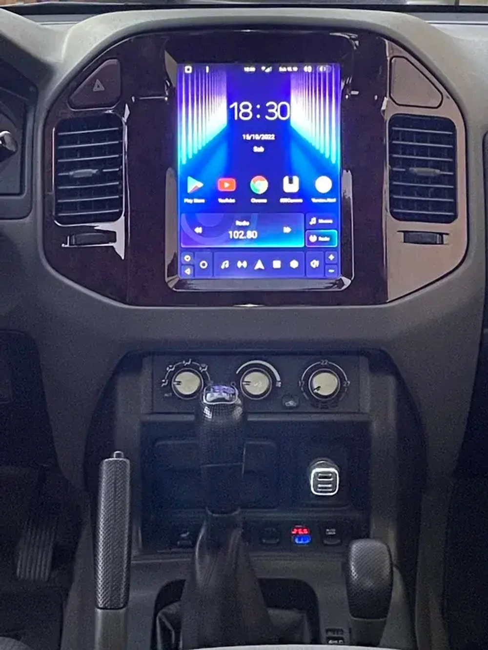 Магнитола для Mitsubishi Pajero 3, Montero 3 1999-2006 (рамка под дерево) - Teyes TPRO 2 монитор 9.7" в стиле "Тесла" на Android 10, ТОП процессор, 4G SIM-слот