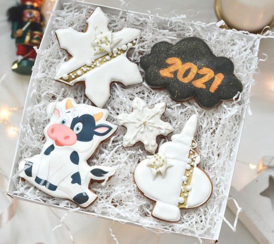 Новогодний набор пряников с быком из коллекции 2021 года