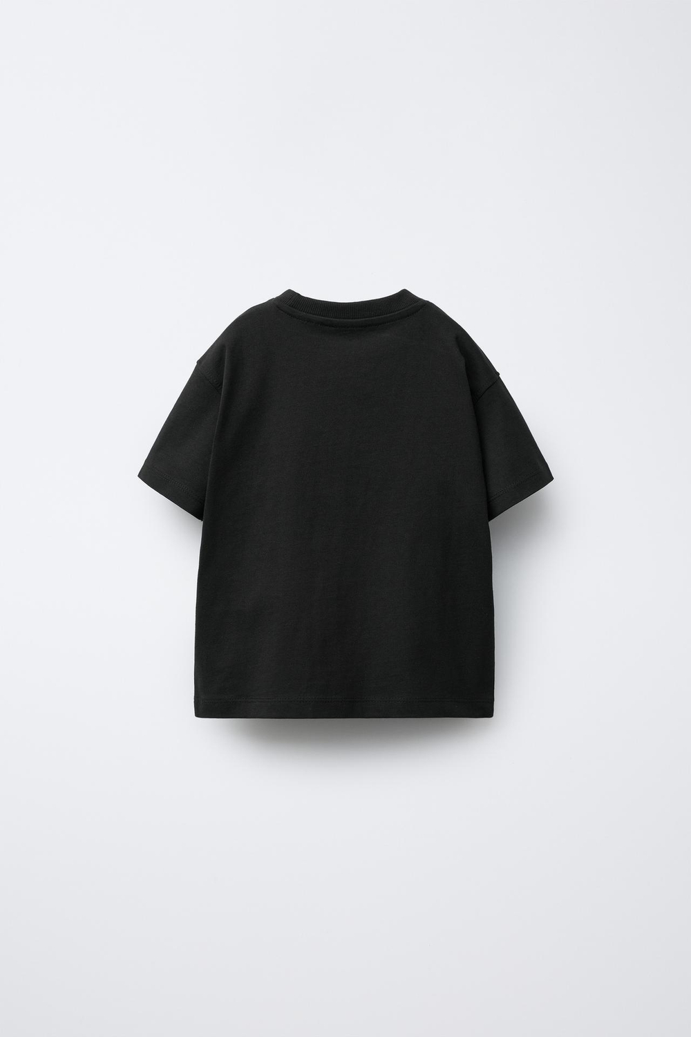 ZARA ОДНОТОННАЯ ФУТБОЛКА С КАРМАНОМ, ЧЕРНЫЙ