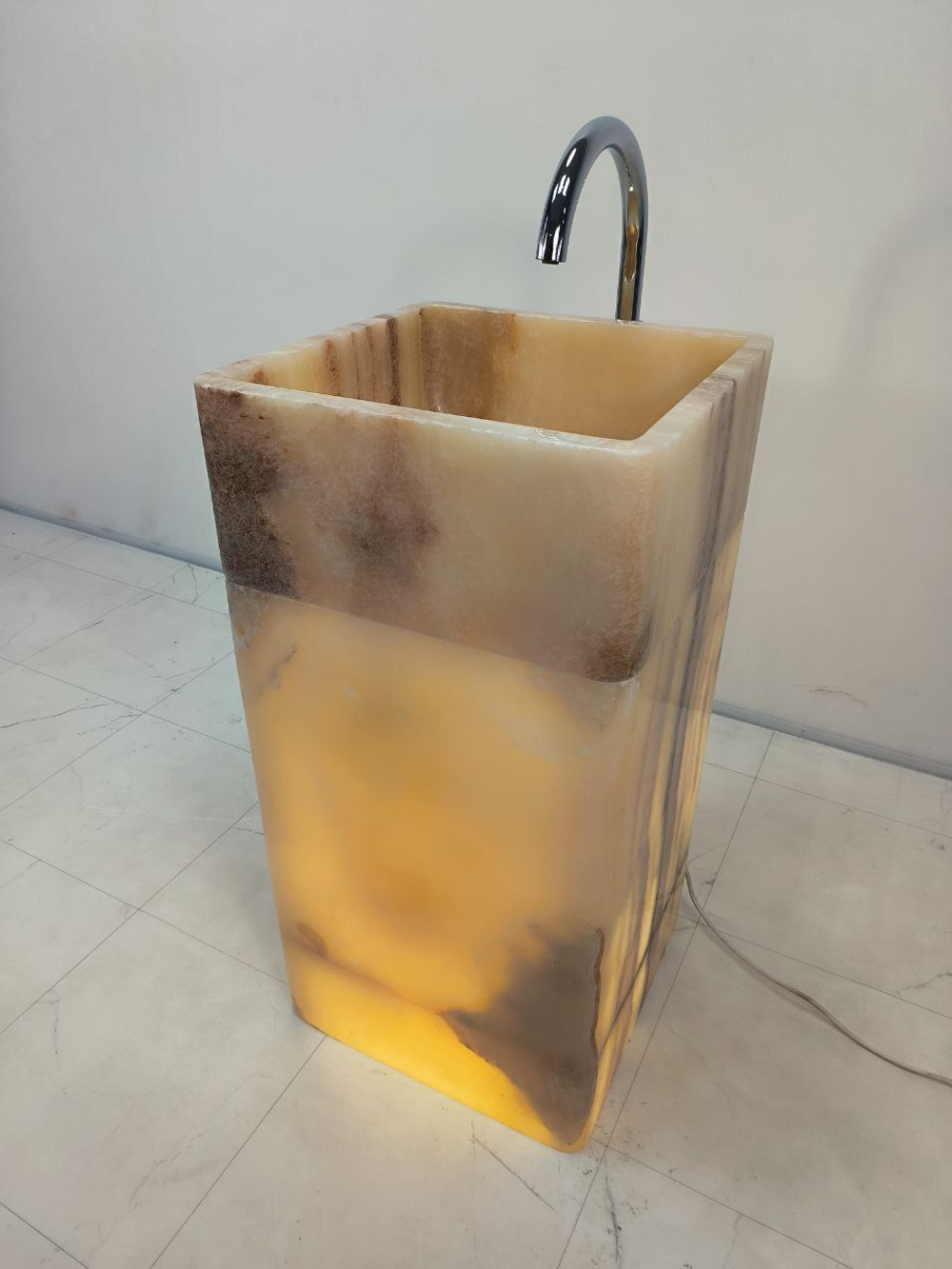 Раковина напольная из оникса Square Yellow ON-65923 45х45х90 из натурального камня