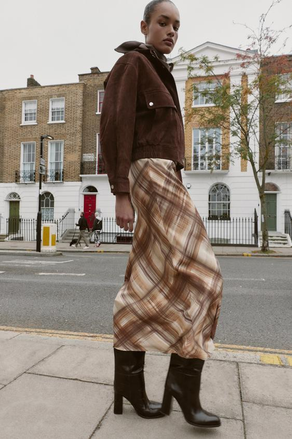 ZARA АТЛАСНАЯ ЮБКА МИДИ, БЕЖЕВО-КОРИЧНЕВЫЙ