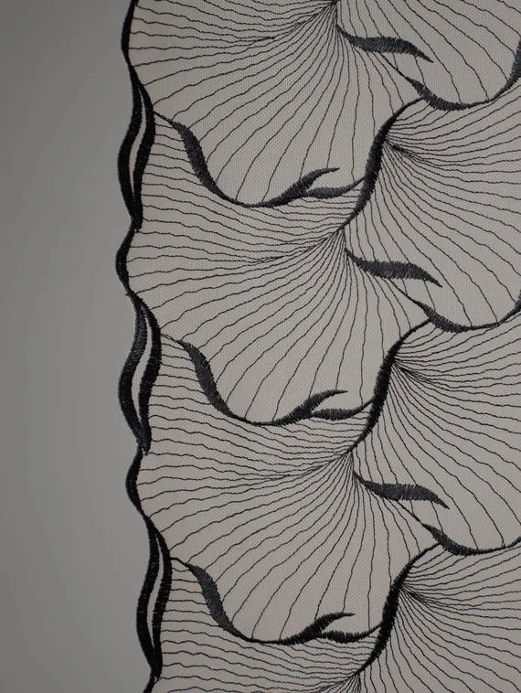 05-160 ОПТ Вышивка на неэл. сетке 24 см, бежевый 775 /черный 170