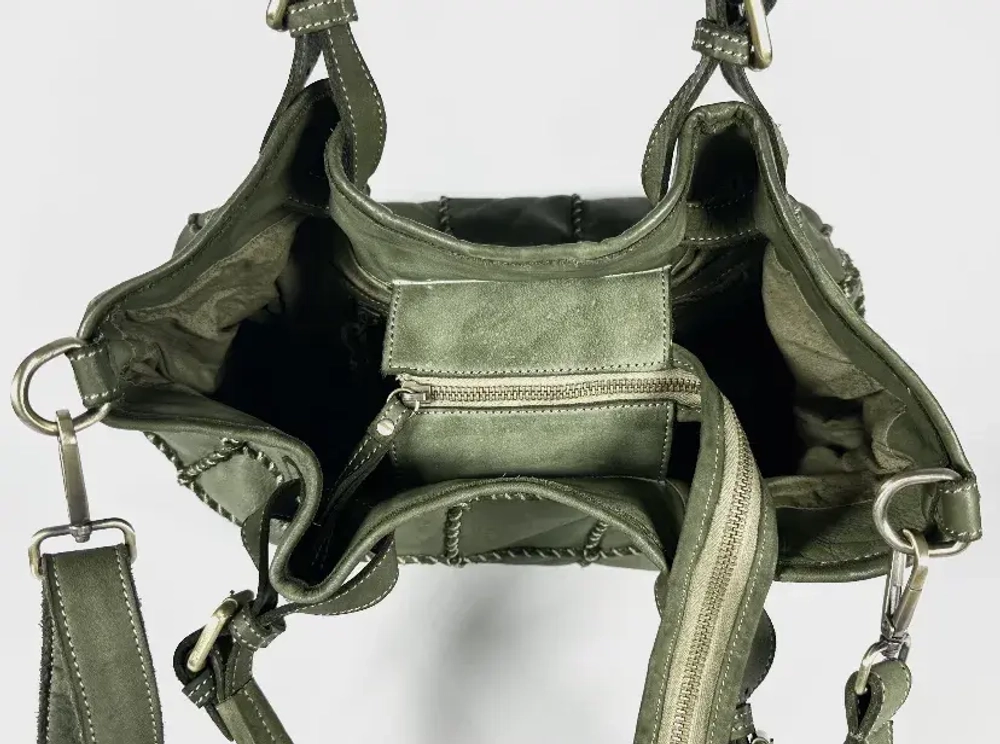 Женская сумка из натуральной винтажной кожи оливкового цвета