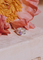 Кольцо «Мозаик» с овальным аметистом кабошон и сердечком белый циркон