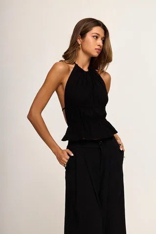 Топ из жатого хлопка с воротом халтер черного цвета