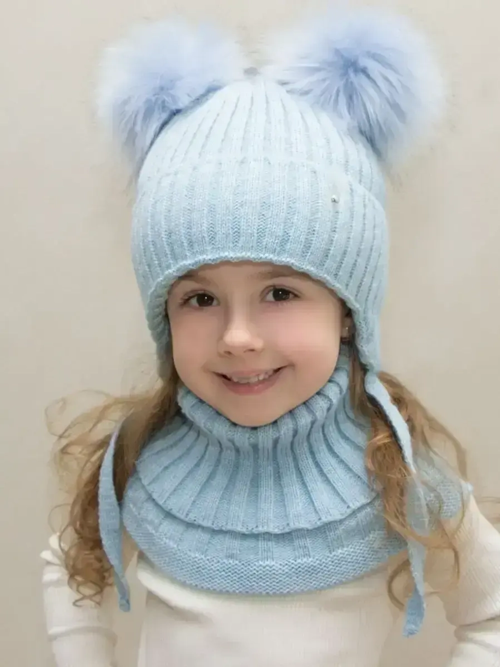 Шапка зимняя детская с помпонами и манишка