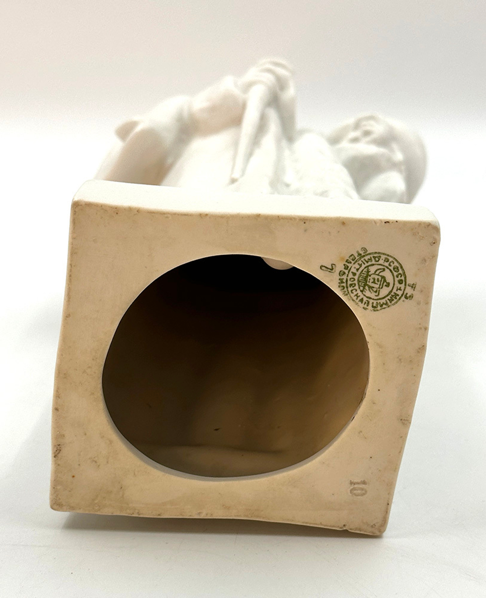 Фарфоровая скульптура «Пушкин перед дуэлью». Автор А. А. Суворов. Бисквит. Дмитровская фарфоровая фа