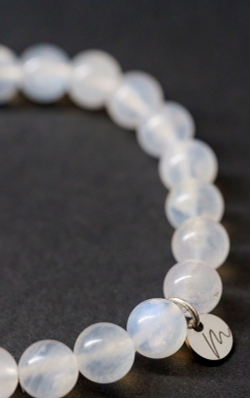 Браслет "Memo about Moon" из лунного камня 6 мм c подвеской