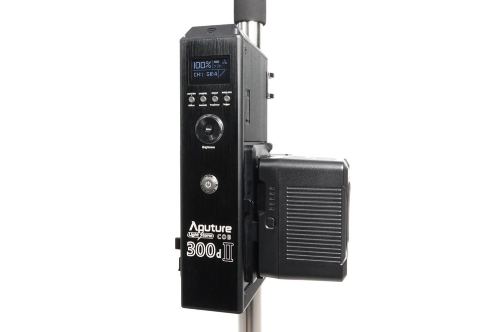 Светодиодный осветитель Aputure Light Storm LS C300D II V-mount Kit