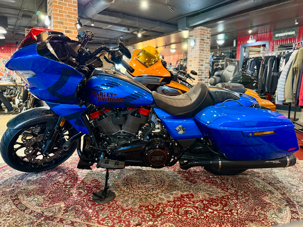 CVO Road Glide ST "Electric Coast" (2026)