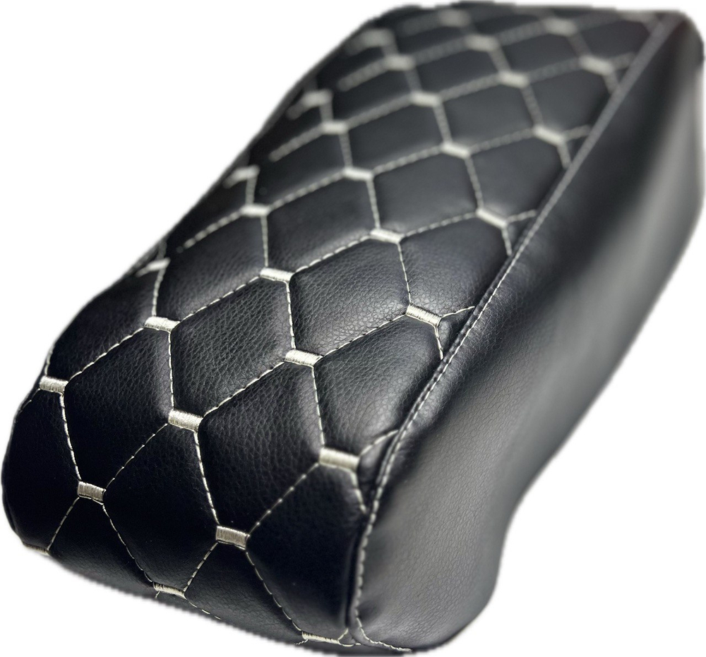 Чехол на штатный подлокотник Лада Веста (белая нить Рубин)