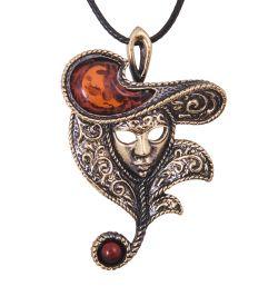 AM-4140 Подвеска «Маска Венеция» (латунь, янтарь)