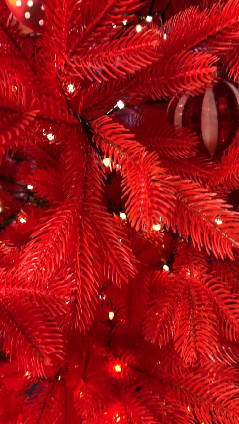 искусственная красная литая елка