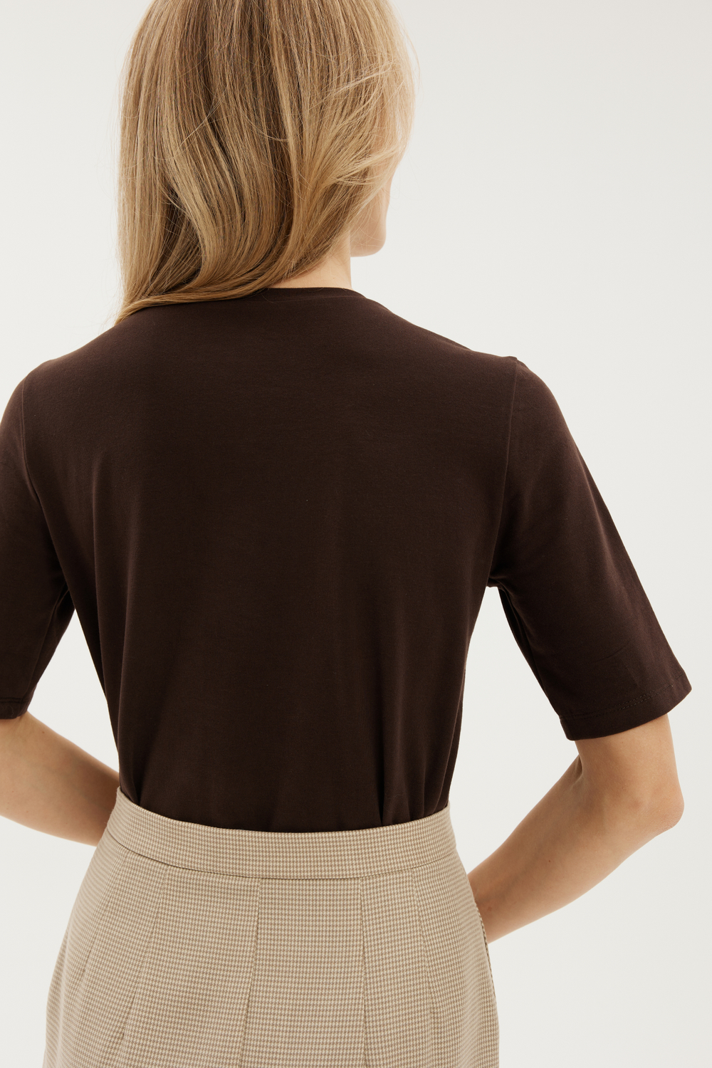 Футболка коричневая женская