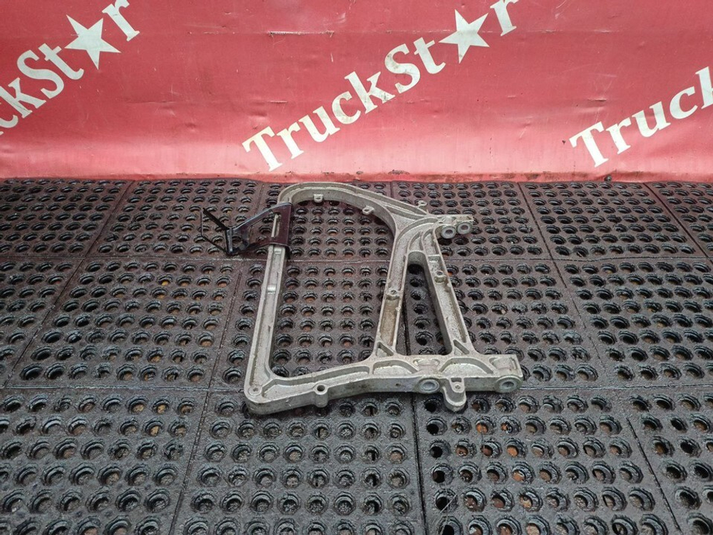 Кронштейн глушителя 2017 г.