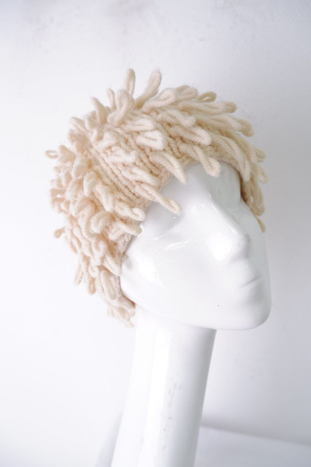 Шапка шерстяная с петлями