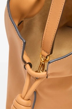 Loewe Сумка-клатч среднего размера Flamenco из телячьей кожи наппа, светло-коричневый