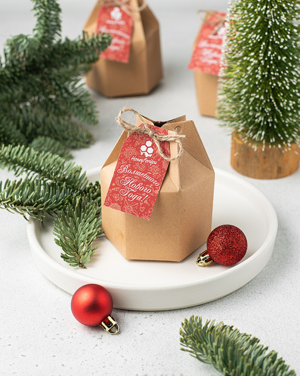 Новогодний подарочный мед, 6 баночек по 140 грамм в подарочной коробочке с поздравительной биркой