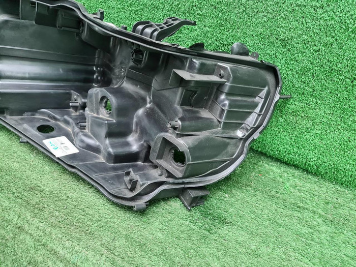 Корпус фары левый Toyota Land Cruiser 200 (15-21)