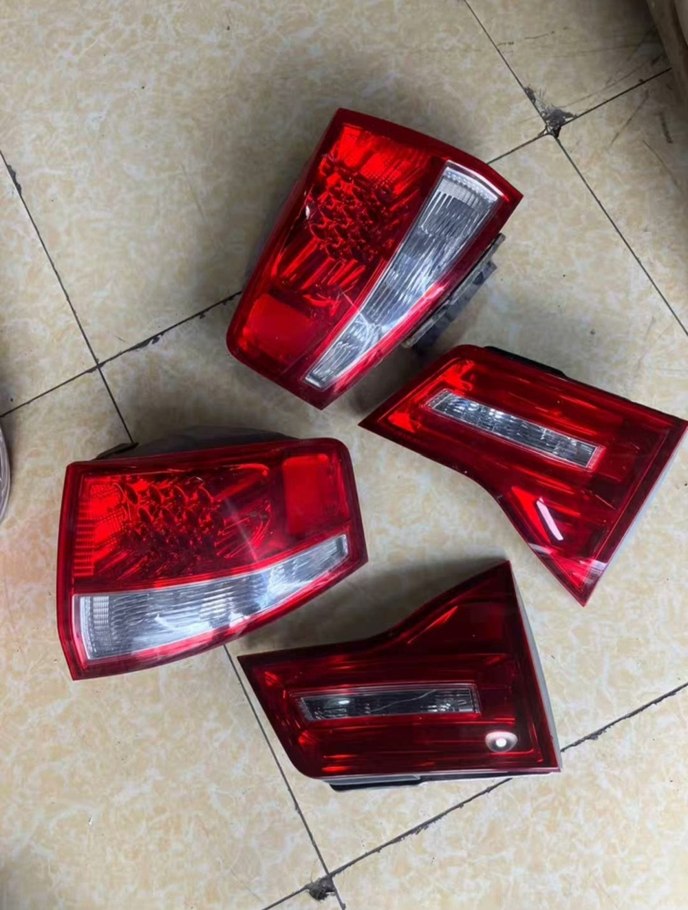 Задний левый LED фонарь (стоп-сигнал) Honda Acura MDX (оригинал,)