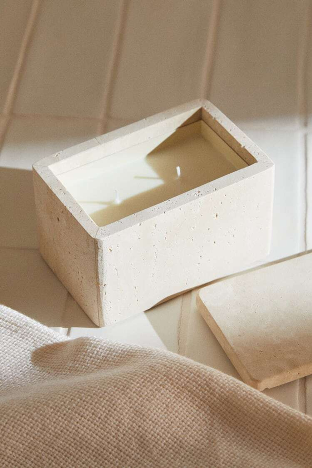 ZARA HOME СВЕЧА В ПРЯМОУГОЛЬНОМ МРАМОРНОМ КОНТЕЙНЕРЕ, БЕЖЕВЫЙ