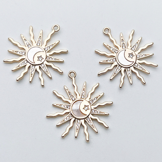 Подвеска Солнце, цвет золото, фианиты, перламутр, размер 25*23 мм, цена за 1 шт