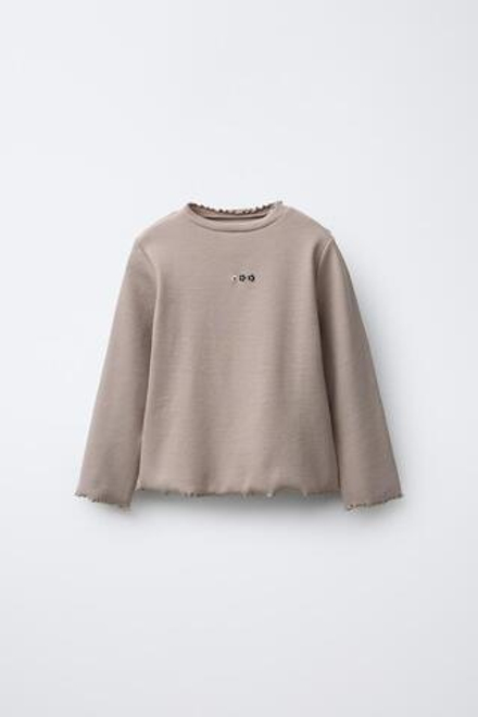 ZARA ФУТБОЛКА В РУБЧИК С ВЫШИВКОЙ, СЕРЫЙ