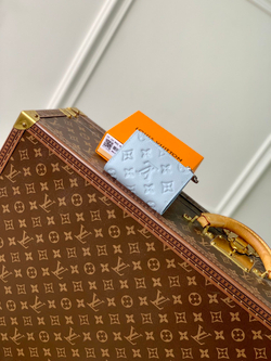 Louis Vuitton Lisa Wallet