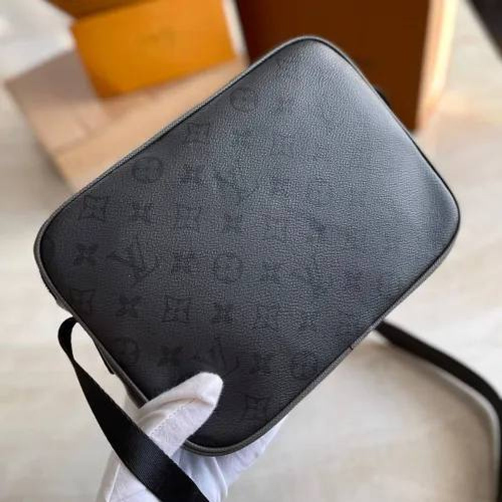 Сумка-мессенджер Louis Vuitton
