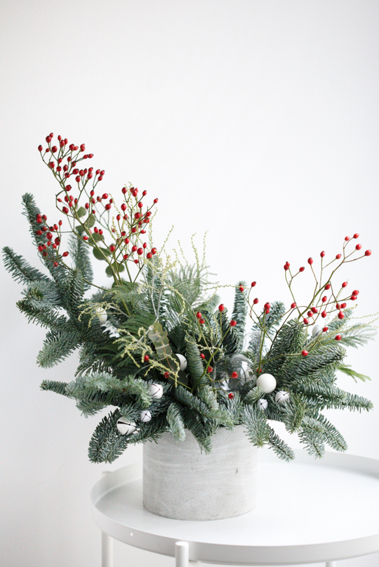 Новогодняя композиция в бетонном кашпо № 2