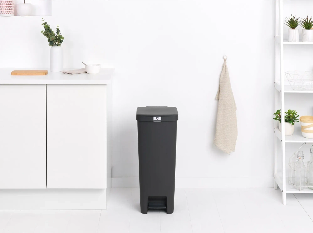 Brabantia Контейнер для мусора StepUp 40л Темно-серый
