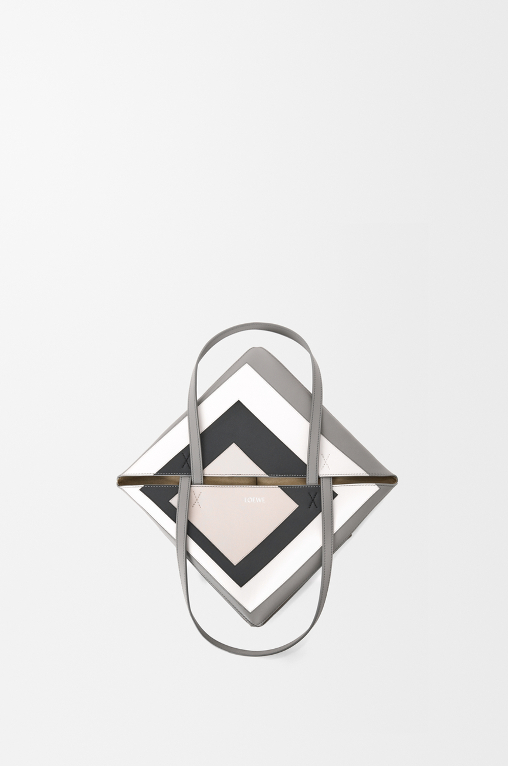 Loewe Средняя складная сумка-тоут Puzzle Fold из телячьей кожи наппа, серый