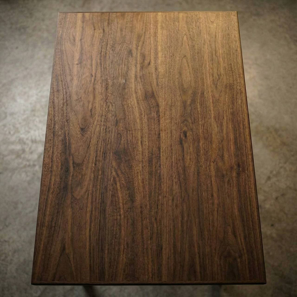 Cтол из массива кавказского дуба, классика