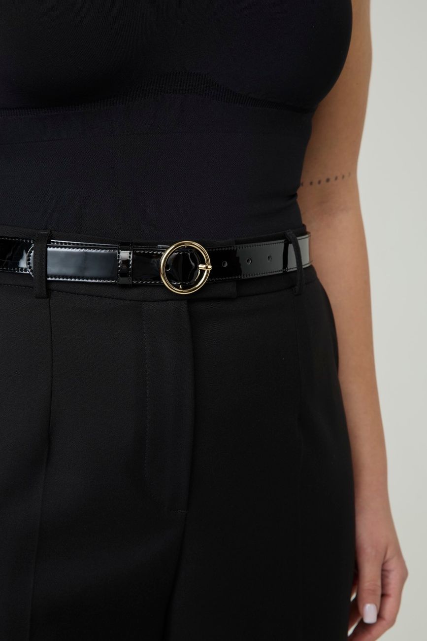 Узкий ремень из лаковой кожи, черный 25 мм