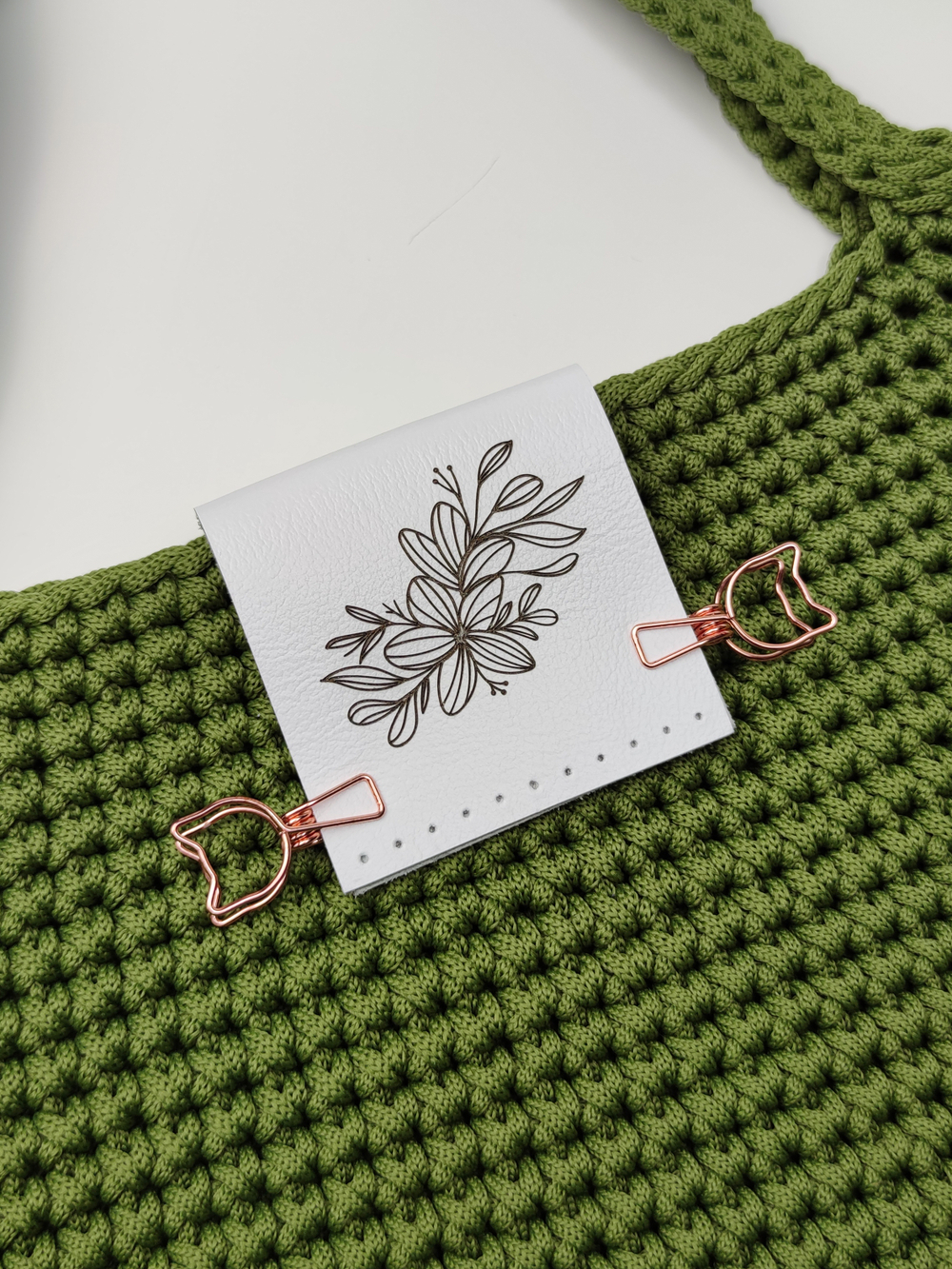 Бирка кожаная большая со сгибом "Цветы"