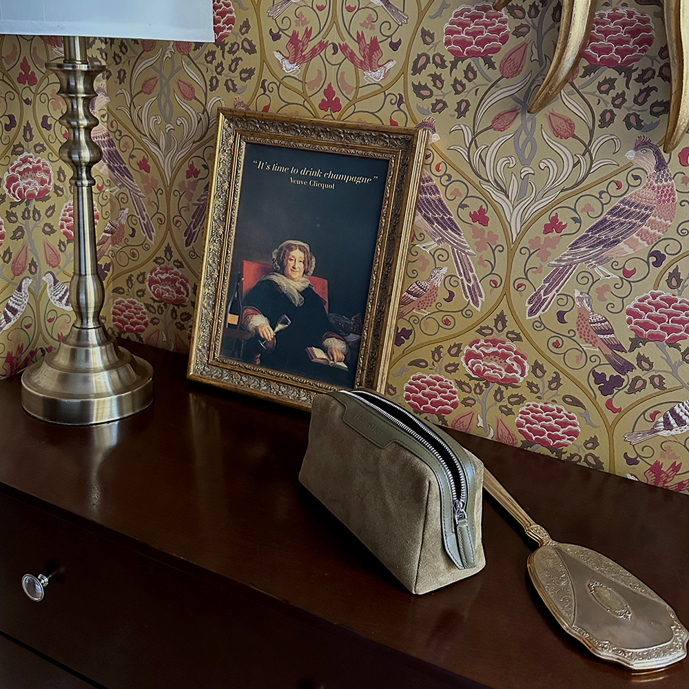 Несессер Trapèze из замши и кожи, теленка зеленого цвета