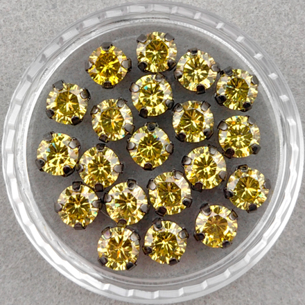 Фианиты шатоны в оправах, янтарный/темная сталь