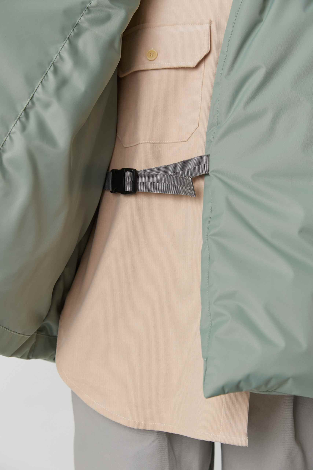 Зимняя куртка на запах из яблочной бархатистой мембраны