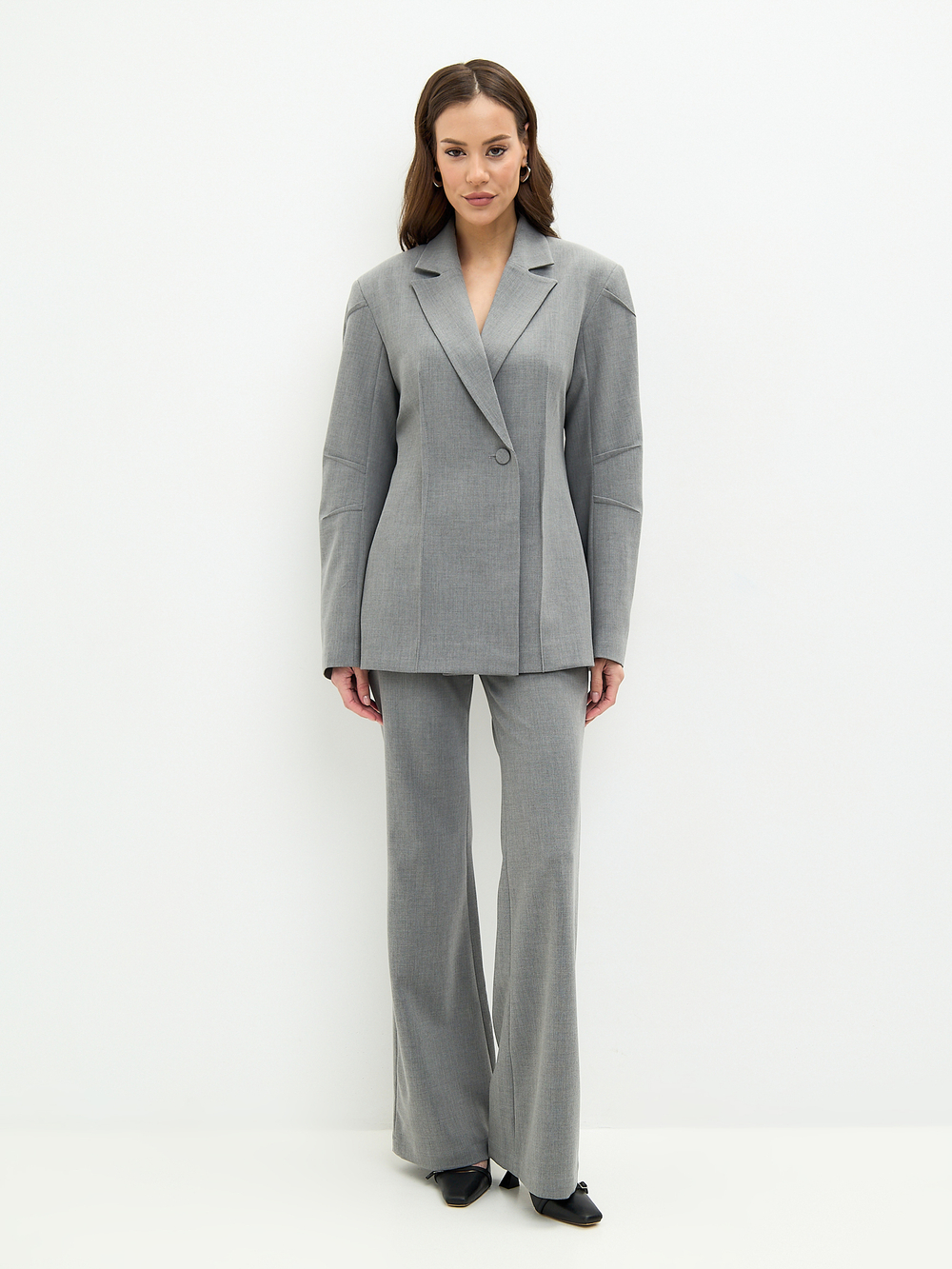 Брюки расклешенные серые