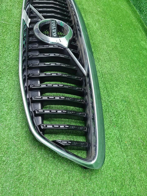 Решетка радиатора Volvo V40 2 (2016-2019)