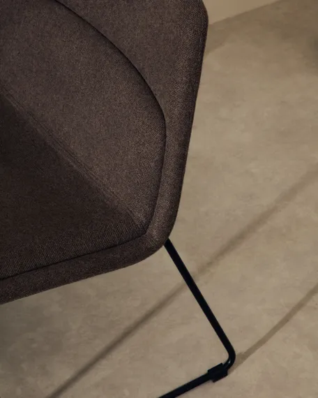 Лаунж-кресло Zahara коричневое с черными ножками