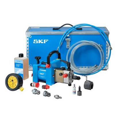Air-driven oil injector set, with high pressure hose, quick connections, pressure gauge, couplings in sturdy wooden carrying case THAP 300E/K10