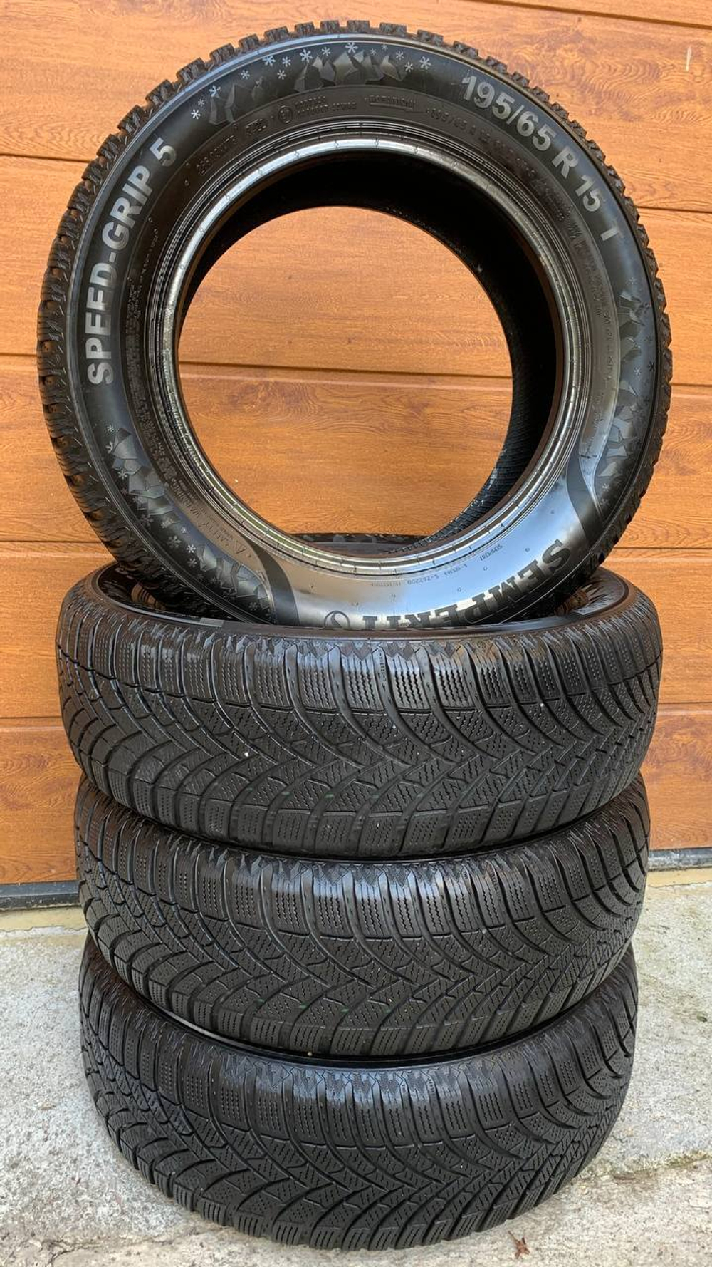 Продается зимняя резина 195/65 R15