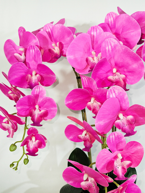 Искусственные орхидеи малиновые 3 ветки в кашпо