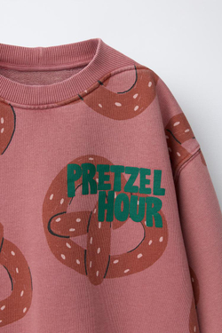 ZARA ТОЛСТОВКА С ПРИНТОМ «КРЕНДЕЛЬ», ЛОСОСЕВЫЙ