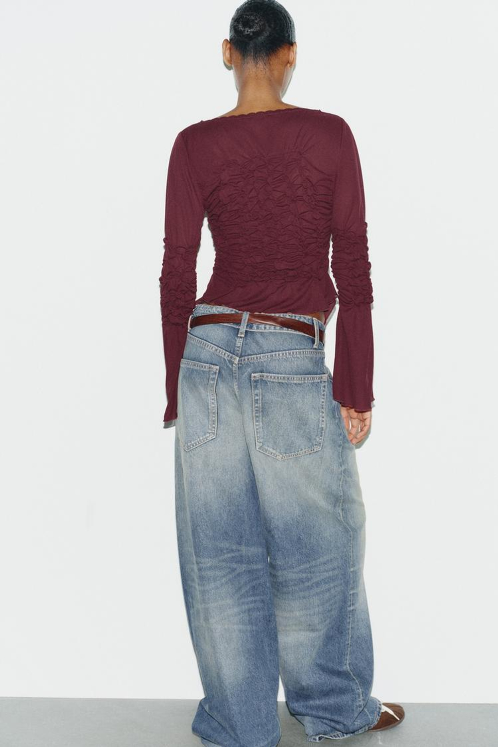 ZARA ТОП С ЗАВЯЗКАМИ И ЭЛАСТИЧНЫМИ СБОРКАМИ, ГРАНАТОВЫЙ