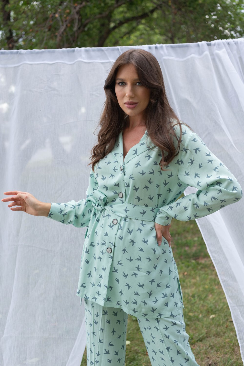 Костюм с птичками в бирюзовом цвете из вискозы